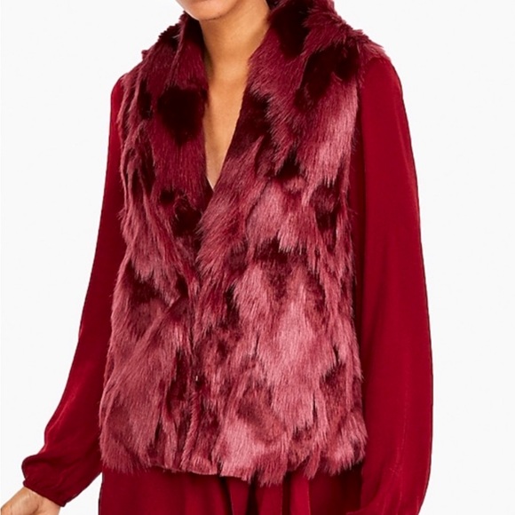 NWT💕Love Token Faux Fur Vest | Sz L | Red - Picture 2 of 3